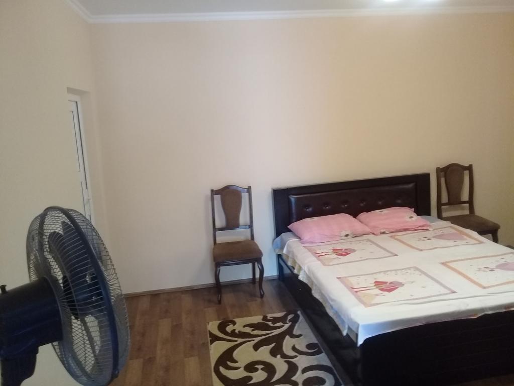 Guest House Gikacha Tbilisi Buitenkant foto