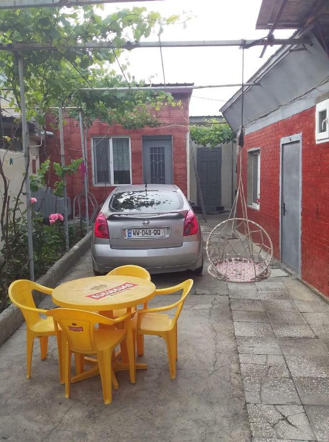 Guest House Gikacha Tbilisi Buitenkant foto